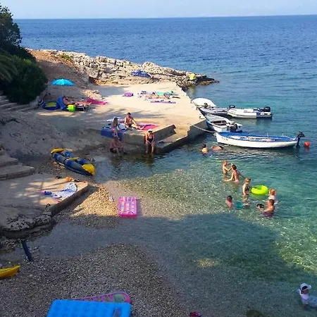 Studio Pokrivenik 2073c * Zastražišće